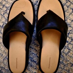 Amazon Essentials Women's Black and Tan Sandals Size 12